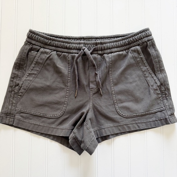 Athleta Farallon Shorts - Size 8 - Picture 1 of 4